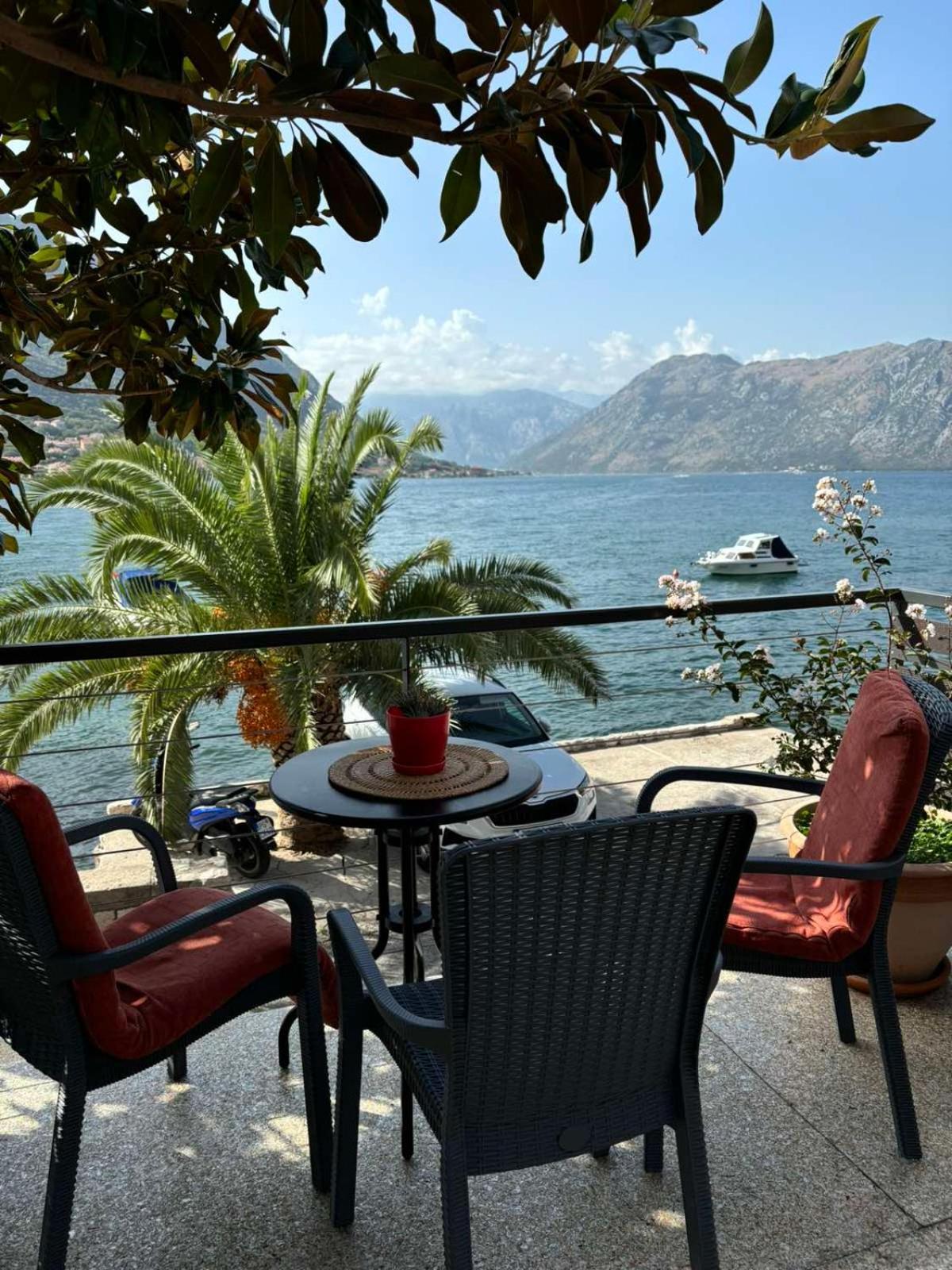 Sunny Bay Apartments Котор Екстериор снимка
